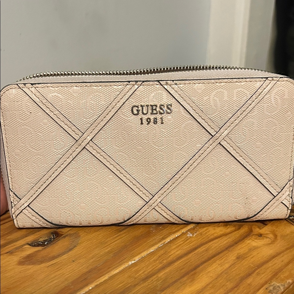 Guess Light Beige Logo Wallet